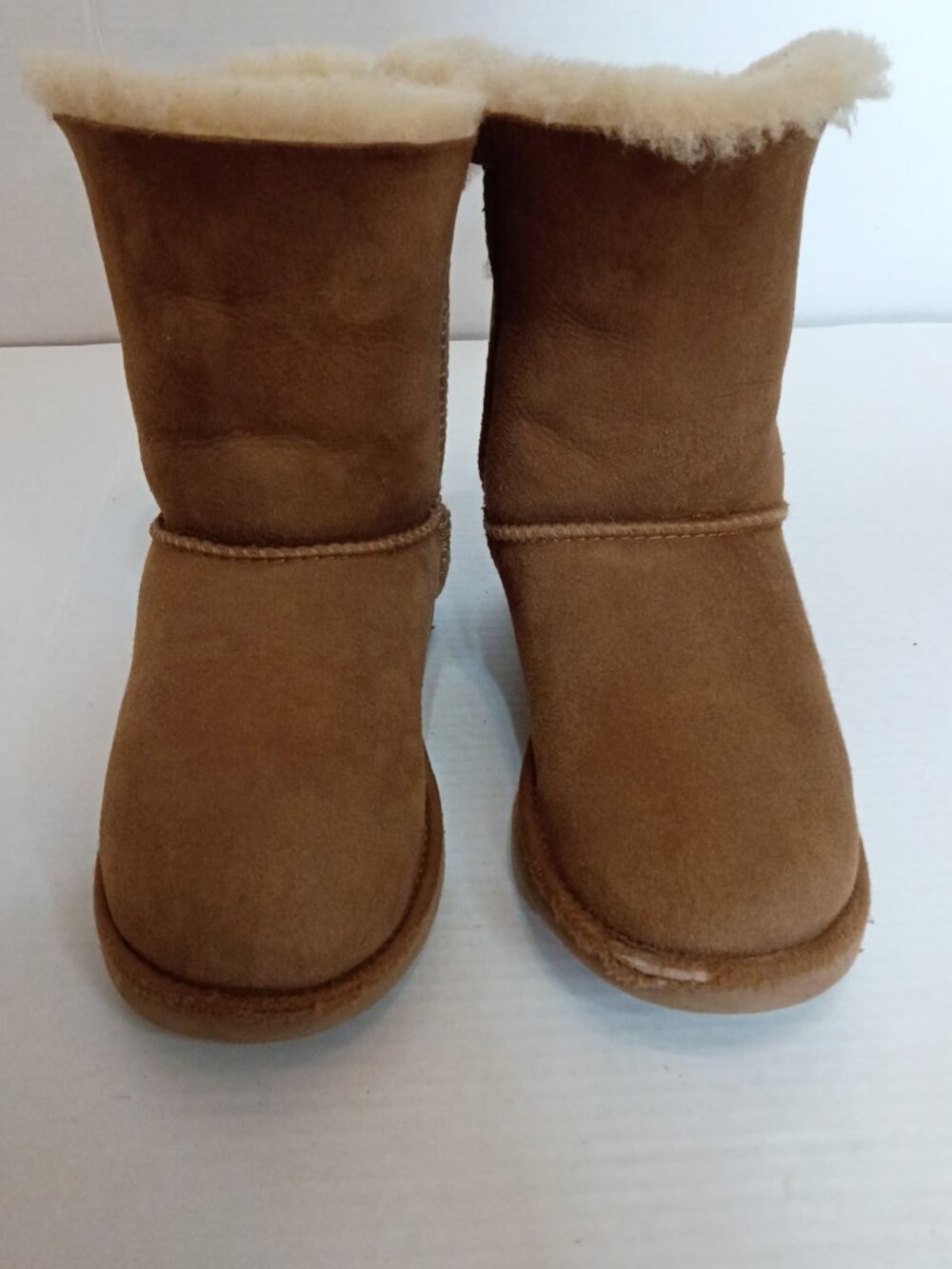 UGG Kids Bailey Bow II Chestnut Suede Boots Youth 6 Fits Women’s 8